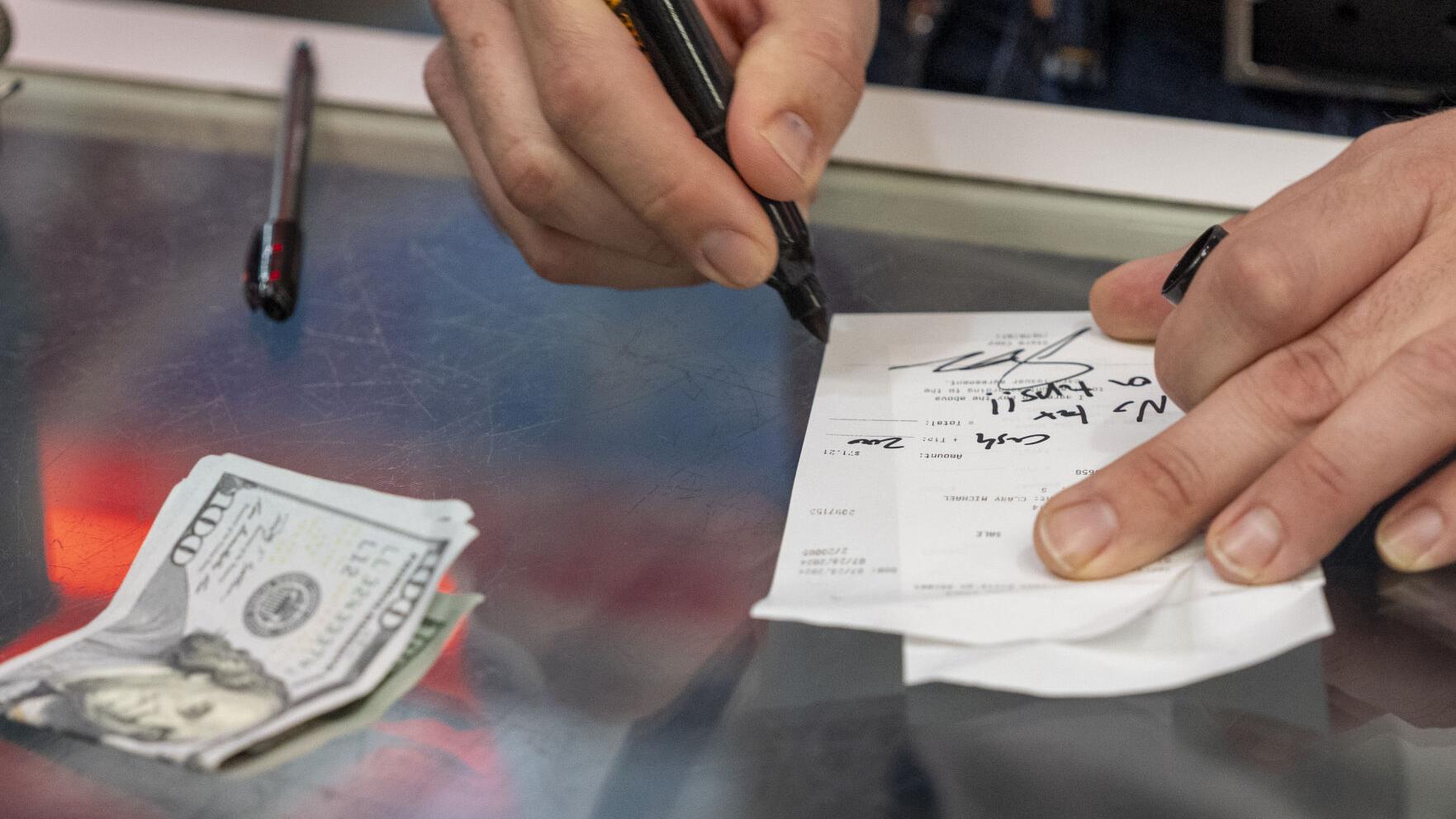 Missouri lawmaker floats plan to end taxes on tips